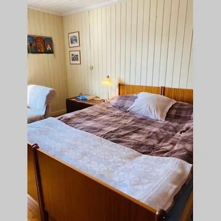 Holiday home Idyllisk Gard Med Stor Plass