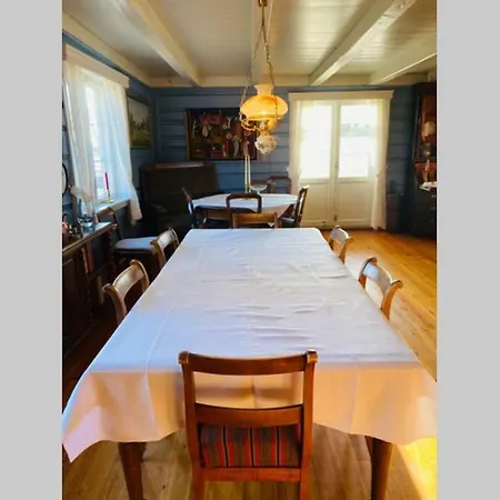 Holiday home Idyllisk Gard Med Stor Plass *