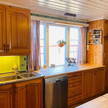 Idyllisk Gard Med Stor Plass Bjornstad